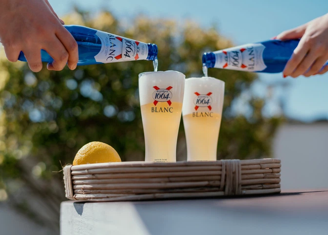 Пиво Kronenburg 1664 "Blanc" 0.460л. Алк.4,8% скло ТМ Carlsberg Brewerys+