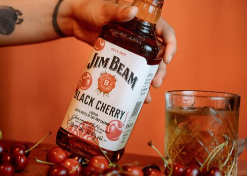 Лікер Jim Beam "Black Cherry" 0,700л. + 1 склянка Алк.32.5% ТМ Jim Beam+