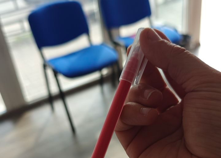 Ручка гелева червона