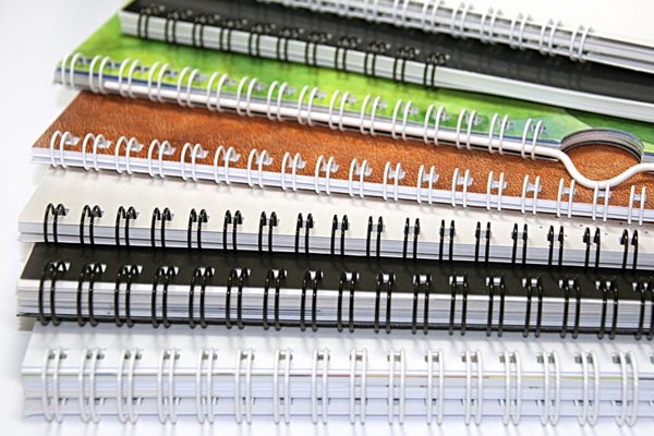 Брошур 8 Чорна