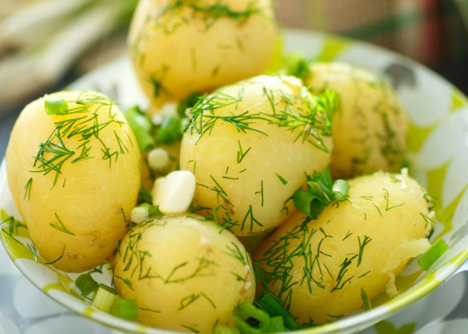 Картопля молода з укропом