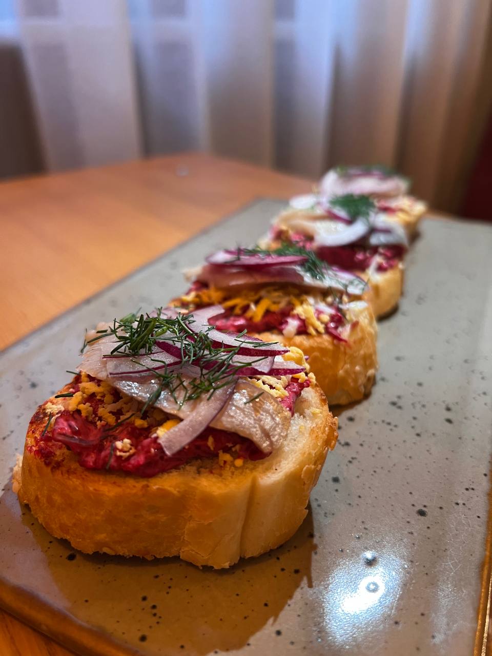 Брускетта з оселедцем