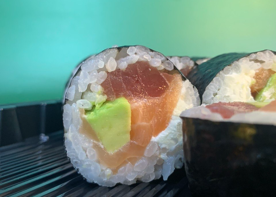 Футомакі з лососем і тунцем