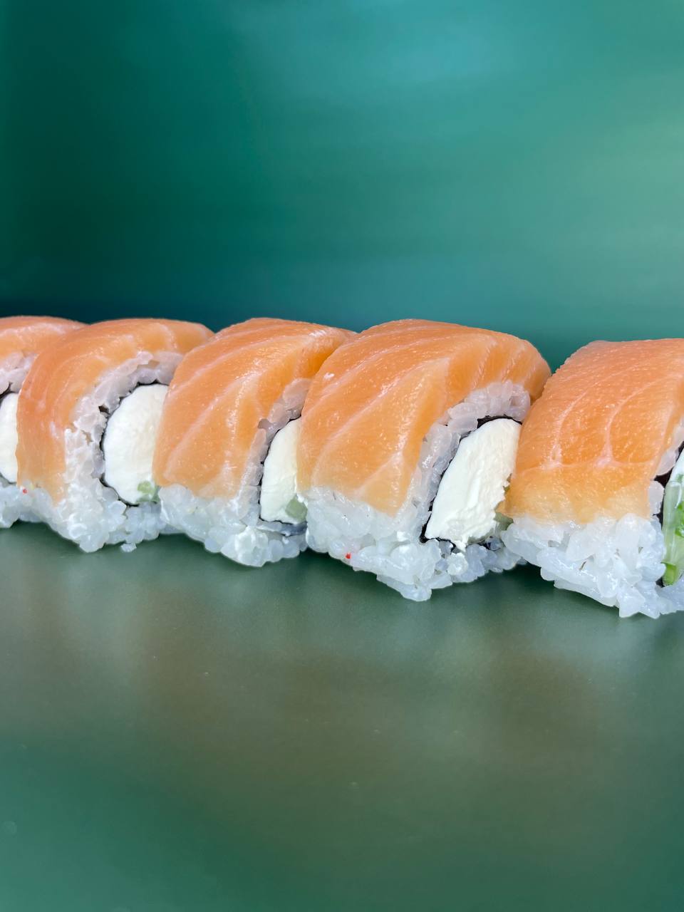 Філадельфія з лососем та огірком