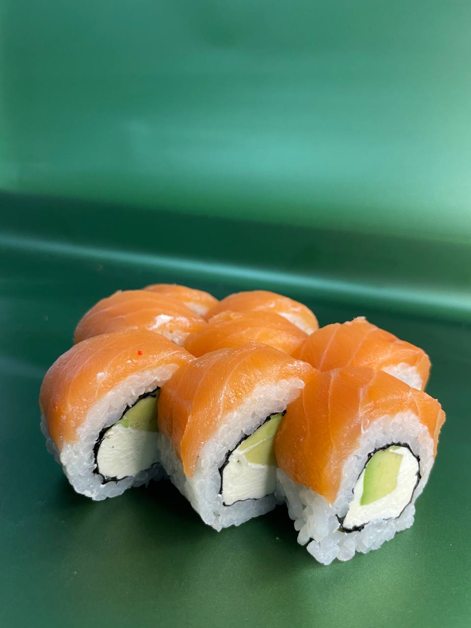 Філадельфія з лососем і авокадо