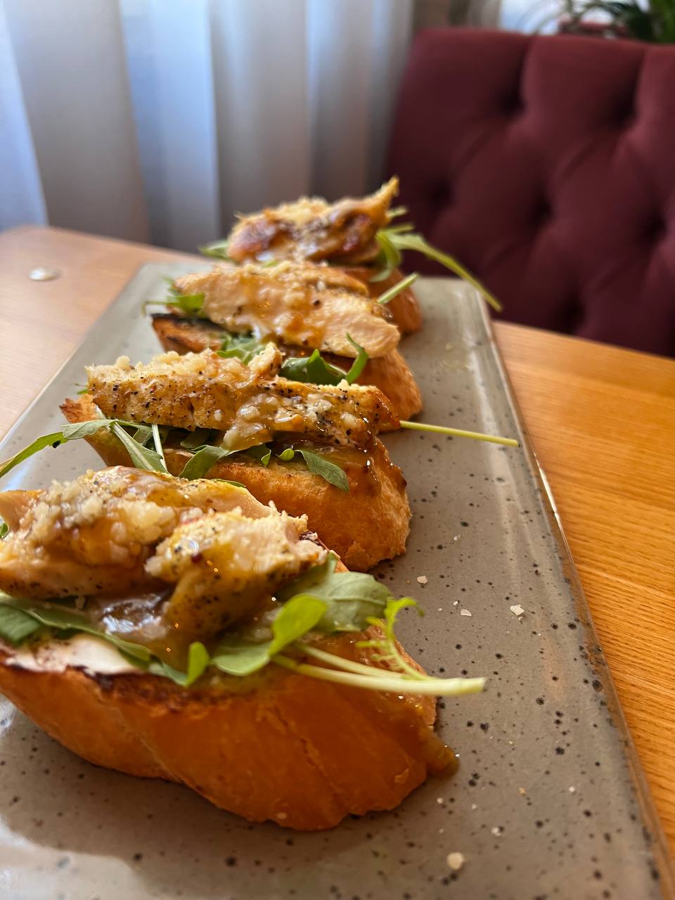 Брускетта з куркою